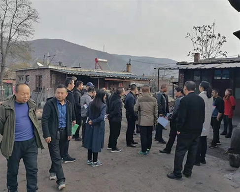 縣委、鎮(zhèn)府領(lǐng)導(dǎo)煤改電驗(yàn)收工程