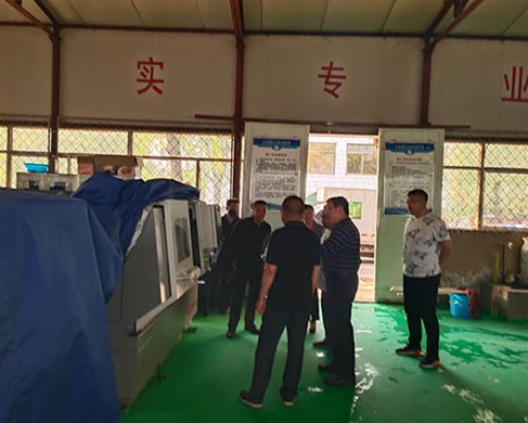 和靈石縣第一職業(yè)高中校領(lǐng)導(dǎo)在?？疾? /></div>
		<h2 id=