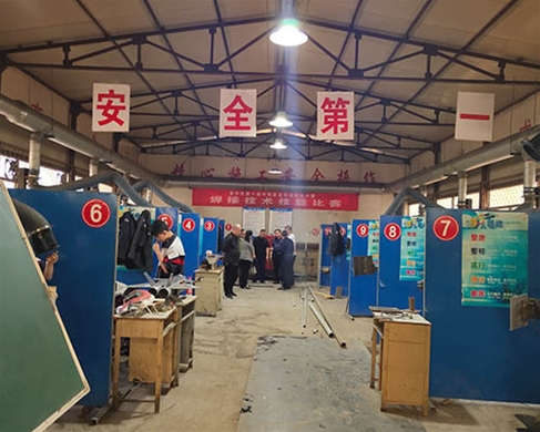和靈石縣第一職業(yè)高中校領(lǐng)導(dǎo)在?？疾? /></div>
		<h2 id=